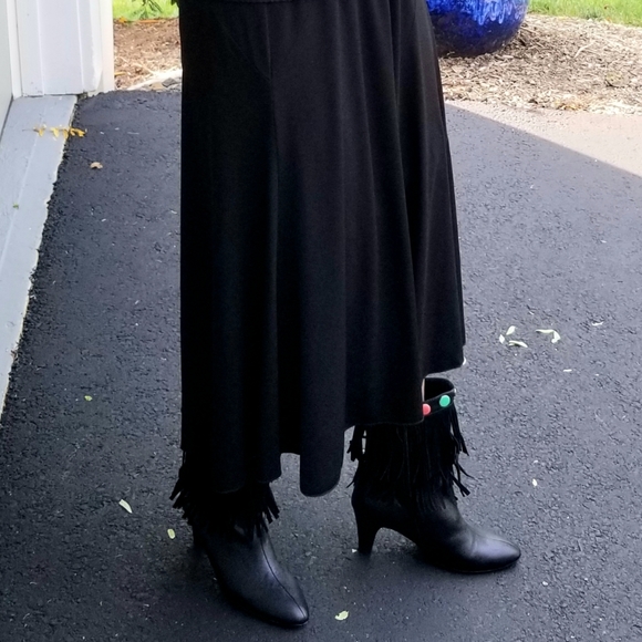 Hot in Hollywood New Black Leather Fringed Heel Boots, 8M, $45 - Picture 3 of 9